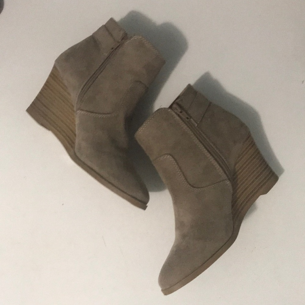 Beige Maurices 3” Heeled Ankle Boots Size 7